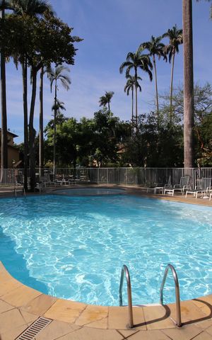 Casa de condomínio à venda com 120m², 4 quartos e 2 vagasPiscina