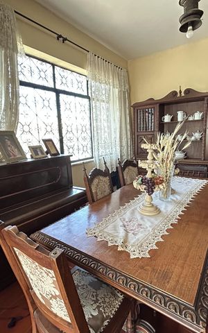 Casa à venda com 350m², 4 quartos e 4 vagasSala