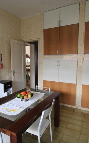 Casa à venda com 350m², 4 quartos e 4 vagasCozinha