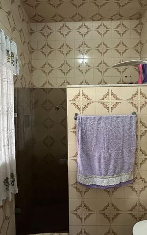Casa à venda com 350m², 4 quartos e 4 vagasBanheiro 1