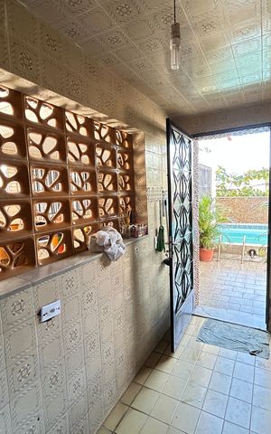 Casa à venda com 350m², 4 quartos e 4 vagasÁrea de Serviço