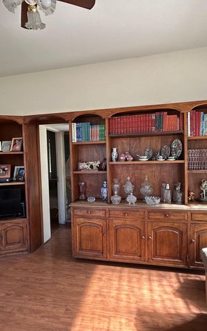 Casa à venda com 350m², 4 quartos e 4 vagasSala