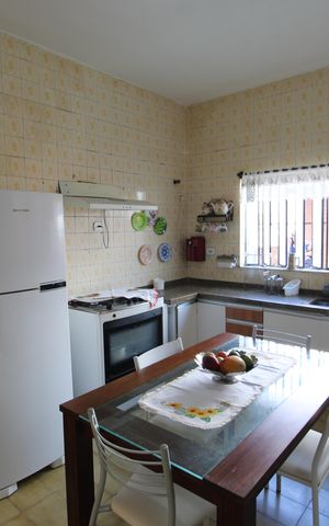 Casa à venda com 350m², 4 quartos e 4 vagasCozinha