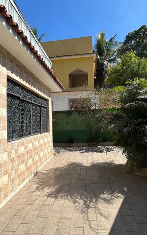Casa à venda com 350m², 4 quartos e 4 vagasQuintal