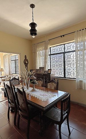 Casa à venda com 350m², 4 quartos e 4 vagasSala