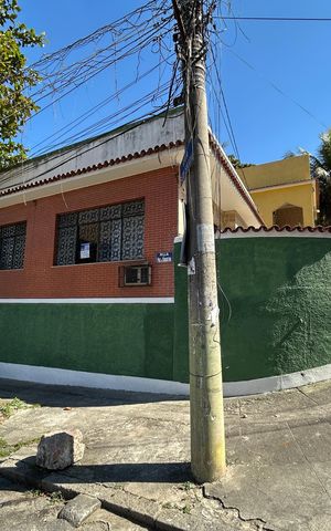 Casa à venda com 350m², 4 quartos e 4 vagasFachada