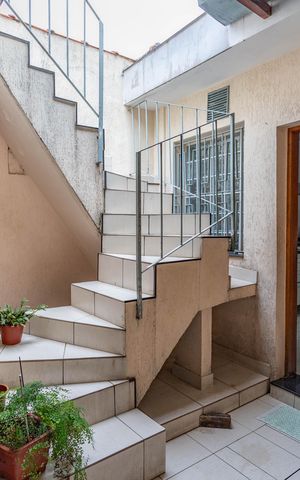 Casa à venda com 300m², 3 quartos e sem vaga Casa à venda com 300m², 3 quartos e sem vagaEscada para terraço