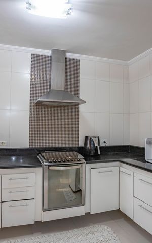 Casa à venda com 300m², 3 quartos e sem vaga Casa à venda com 300m², 3 quartos e sem vagaCozinha