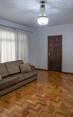 Casa à venda com 300m², 3 quartos e sem vaga Casa à venda com 300m², 3 quartos e sem vagaSala