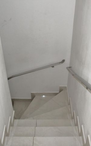 Casa à venda com 160m², 2 quartos e 4 vagasEscada