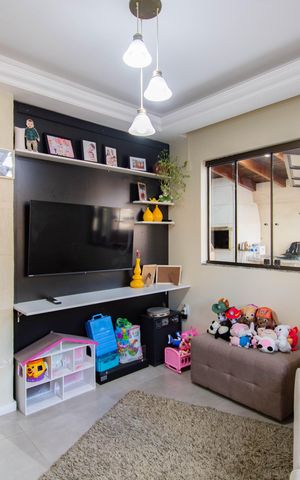 Casa à venda com 130m², 3 quartos e 2 vagasSala