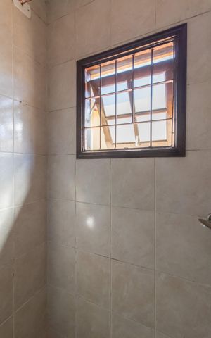 Casa à venda com 141m², 3 quartos e 2 vagas Casa à venda com 141m², 3 quartos e 2 vagasBanheiro