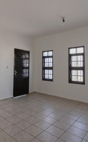 Casa à venda com 141m², 3 quartos e 2 vagas Casa à venda com 141m², 3 quartos e 2 vagasSala