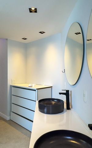 Apartamento à venda com 124m², 2 quartos e 2 vagas Apartamento à venda com 124m², 2 quartos e 2 vagasBanheiro da Suíte