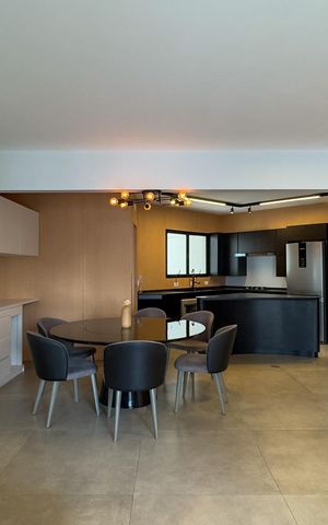 Apartamento à venda com 124m², 2 quartos e 2 vagas Apartamento à venda com 124m², 2 quartos e 2 vagasSala