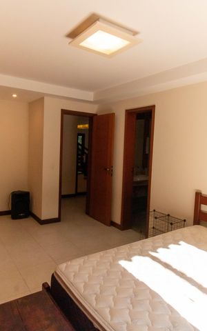 Casa de condomínio à venda com 300m², 5 quartos e 2 vagas Casa de condomínio à venda com 300m², 5 quartos e 2 vagasSuíte 1