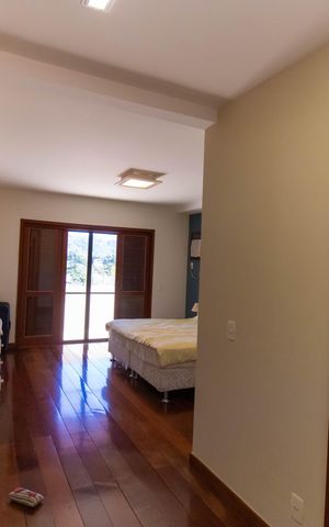Casa de condomínio à venda com 300m², 5 quartos e 2 vagas Casa de condomínio à venda com 300m², 5 quartos e 2 vagasSuíte 3