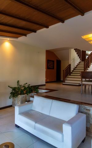 Casa de condomínio à venda com 300m², 5 quartos e 2 vagas Casa de condomínio à venda com 300m², 5 quartos e 2 vagasSala