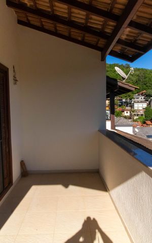 Casa de condomínio à venda com 300m², 5 quartos e 2 vagas Casa de condomínio à venda com 300m², 5 quartos e 2 vagasVaranda da Suíte 3