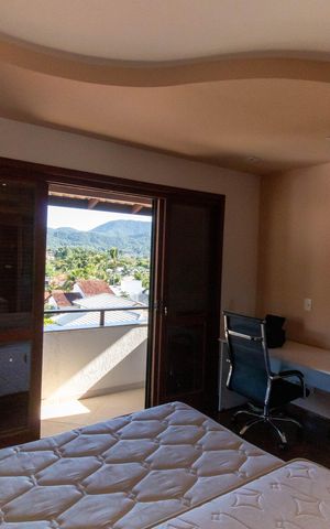 Casa de condomínio à venda com 300m², 5 quartos e 2 vagas Casa de condomínio à venda com 300m², 5 quartos e 2 vagasSuíte 2