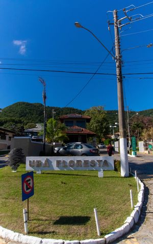 Casa de condomínio à venda com 300m², 5 quartos e 2 vagas Casa de condomínio à venda com 300m², 5 quartos e 2 vagasFachada