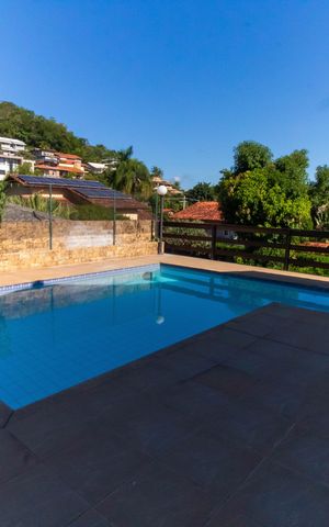 Casa de condomínio à venda com 300m², 5 quartos e 2 vagas Casa de condomínio à venda com 300m², 5 quartos e 2 vagasÁrea externa