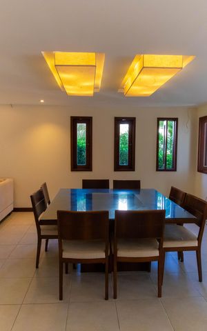 Casa de condomínio à venda com 300m², 5 quartos e 2 vagas Casa de condomínio à venda com 300m², 5 quartos e 2 vagasSala