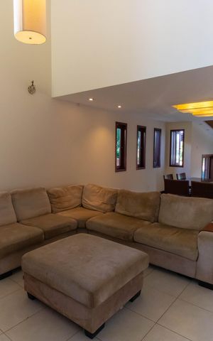 Casa de condomínio à venda com 300m², 5 quartos e 2 vagas Casa de condomínio à venda com 300m², 5 quartos e 2 vagasSala