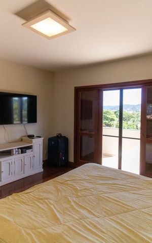 Casa de condomínio à venda com 300m², 5 quartos e 2 vagas Casa de condomínio à venda com 300m², 5 quartos e 2 vagasSuíte 3