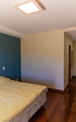 Casa de condomínio à venda com 300m², 5 quartos e 2 vagas Casa de condomínio à venda com 300m², 5 quartos e 2 vagasSuíte 3