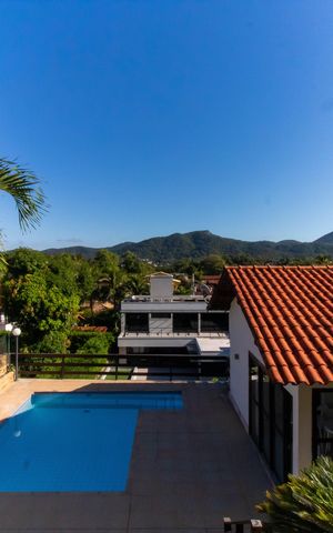 Casa de condomínio à venda com 300m², 5 quartos e 2 vagas Casa de condomínio à venda com 300m², 5 quartos e 2 vagasVista da Sala