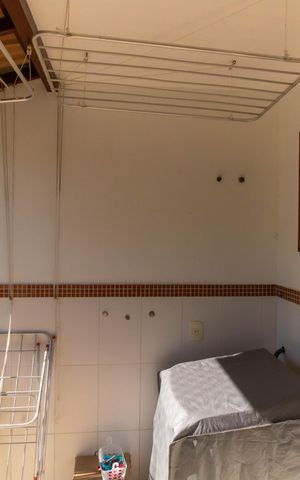 Casa de condomínio à venda com 300m², 5 quartos e 2 vagas Casa de condomínio à venda com 300m², 5 quartos e 2 vagasÁrea de Serviço