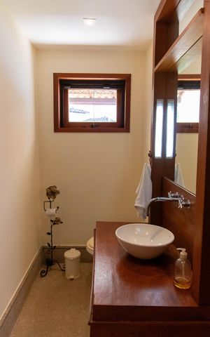 Casa de condomínio à venda com 300m², 5 quartos e 2 vagas Casa de condomínio à venda com 300m², 5 quartos e 2 vagasLavabo