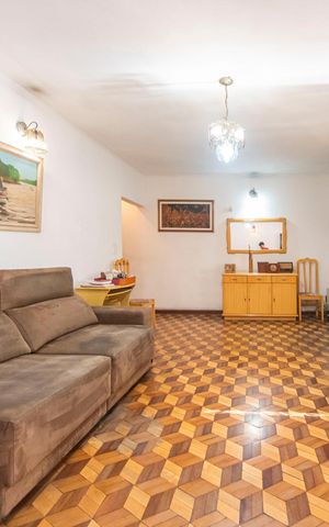 Casa à venda com 196m², 3 quartos e 2 vagas Casa à venda com 196m², 3 quartos e 2 vagasSala