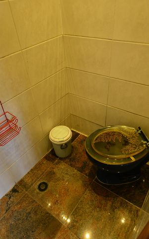 Casa à venda com 250m², 3 quartos e 2 vagasCobertura/Banheiro