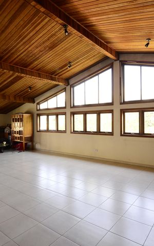 Casa à venda com 250m², 3 quartos e 2 vagasCobertura