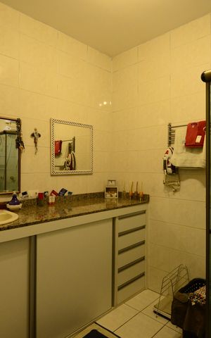 Casa à venda com 250m², 3 quartos e 2 vagasBanheiro/Suíte
