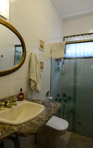 Casa à venda com 250m², 3 quartos e 2 vagasBanheiro
