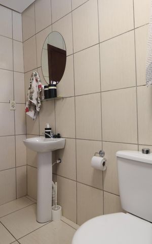 Casa de condomínio à venda com 82m², 2 quartos e 1 vagaBanheiro da Suíte