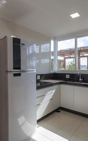 Casa de condomínio à venda com 300m², 4 quartos e 6 vagas Casa de condomínio à venda com 300m², 4 quartos e 6 vagasCozinha 2