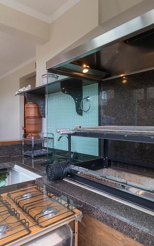 Casa de condomínio à venda com 300m², 4 quartos e 6 vagas Casa de condomínio à venda com 300m², 4 quartos e 6 vagasEspaço gourmet