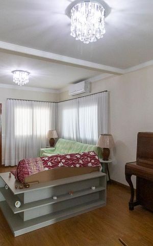 Casa de condomínio à venda com 300m², 4 quartos e 6 vagas Casa de condomínio à venda com 300m², 4 quartos e 6 vagasSala