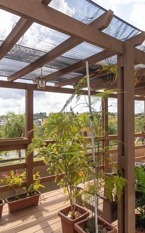 Casa de condomínio à venda com 300m², 4 quartos e 6 vagas Casa de condomínio à venda com 300m², 4 quartos e 6 vagasVaranda com pergolado