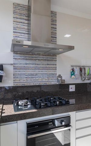 Casa de condomínio à venda com 300m², 4 quartos e 6 vagas Casa de condomínio à venda com 300m², 4 quartos e 6 vagasCozinha 2