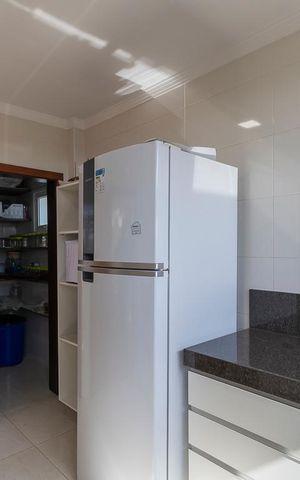 Casa de condomínio à venda com 300m², 4 quartos e 6 vagas Casa de condomínio à venda com 300m², 4 quartos e 6 vagasCozinha 2