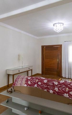 Casa de condomínio à venda com 300m², 4 quartos e 6 vagas Casa de condomínio à venda com 300m², 4 quartos e 6 vagasSala