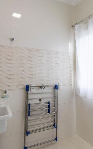 Casa de condomínio à venda com 300m², 4 quartos e 6 vagas Casa de condomínio à venda com 300m², 4 quartos e 6 vagasÁrea de serviço 1