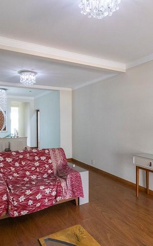 Casa de condomínio à venda com 300m², 4 quartos e 6 vagas Casa de condomínio à venda com 300m², 4 quartos e 6 vagasSala
