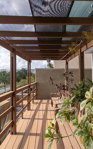 Casa de condomínio à venda com 300m², 4 quartos e 6 vagas Casa de condomínio à venda com 300m², 4 quartos e 6 vagasVaranda com pergolado