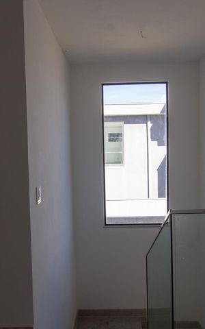 Casa à venda com 181m², 4 quartos e sem vaga Casa à venda com 181m², 4 quartos e sem vagaHall dos Quartos